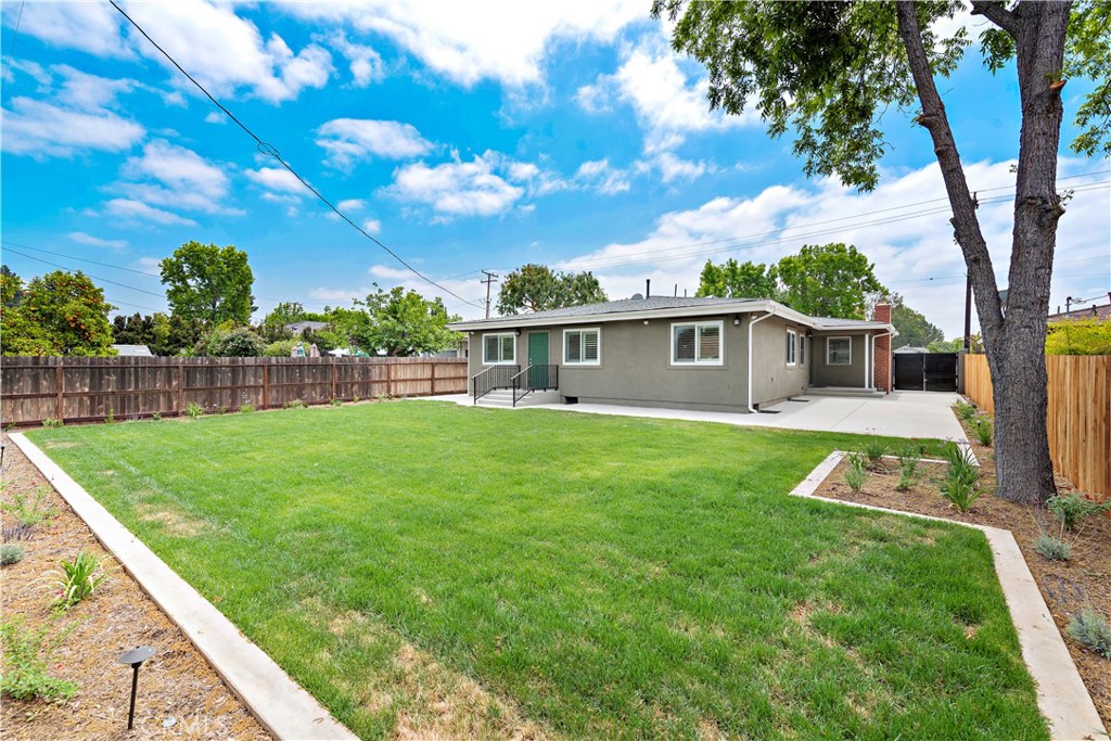 621 E Sycamore Avenue