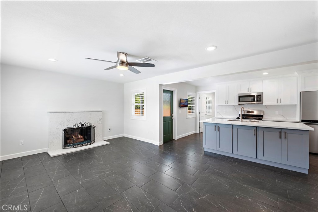 621 E Sycamore Avenue