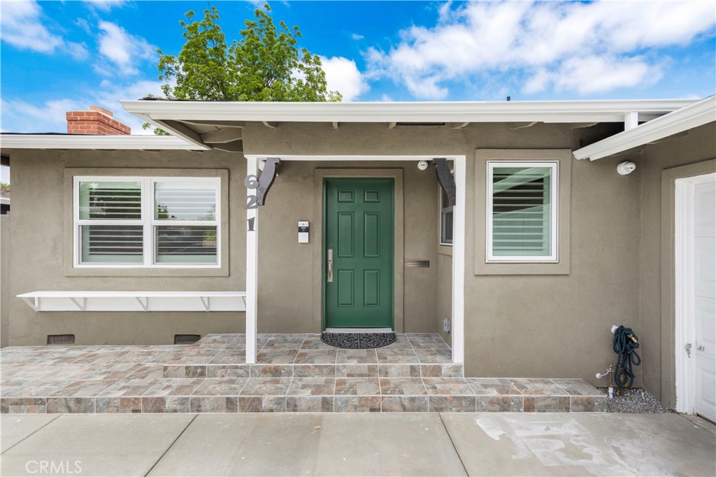 621 E Sycamore Avenue