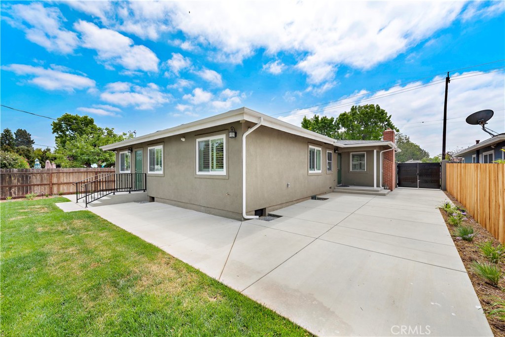 621 E Sycamore Avenue