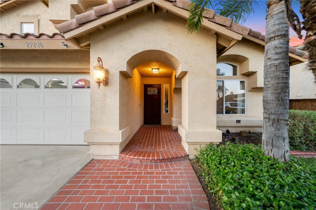 25220 Corte Sombrero