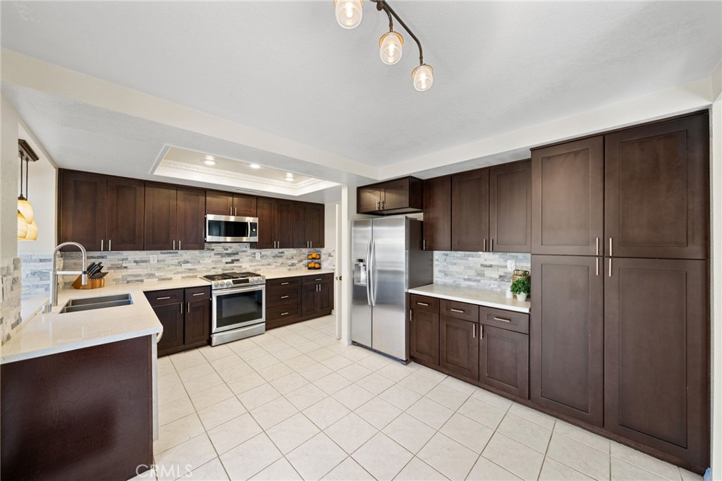 25220 Corte Sombrero