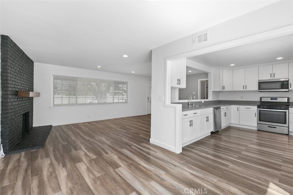 2836 W Elmlawn Drive