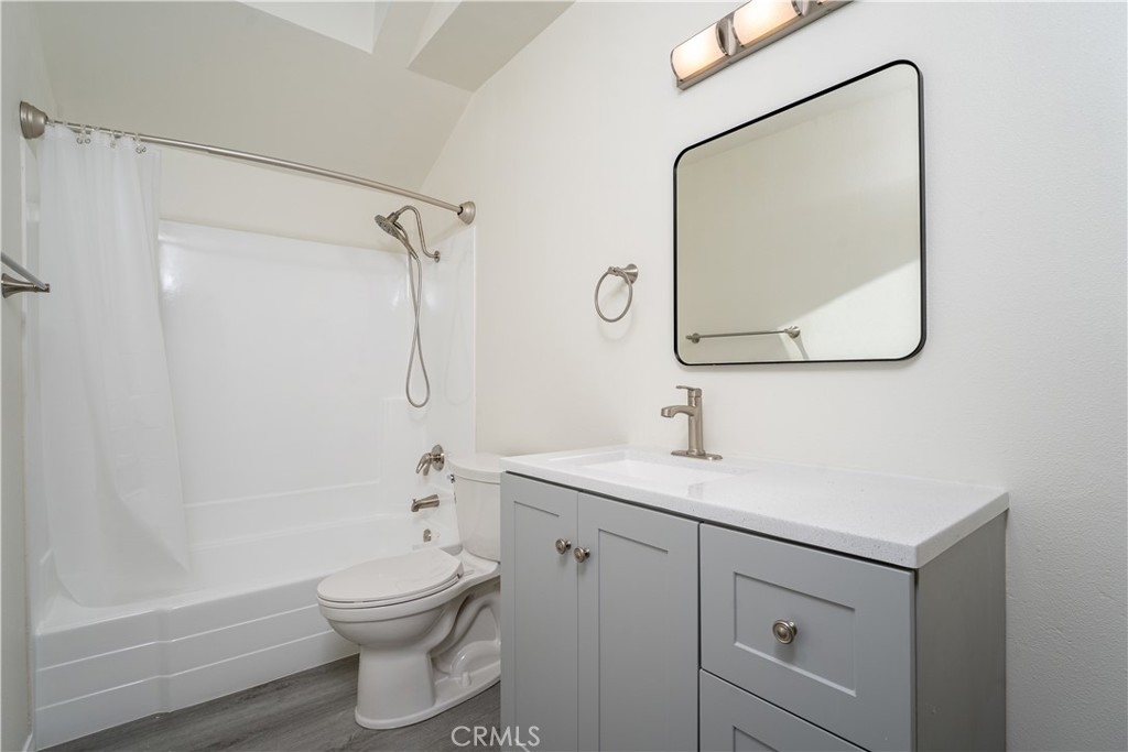 223 1/2 Sapphire Avenue