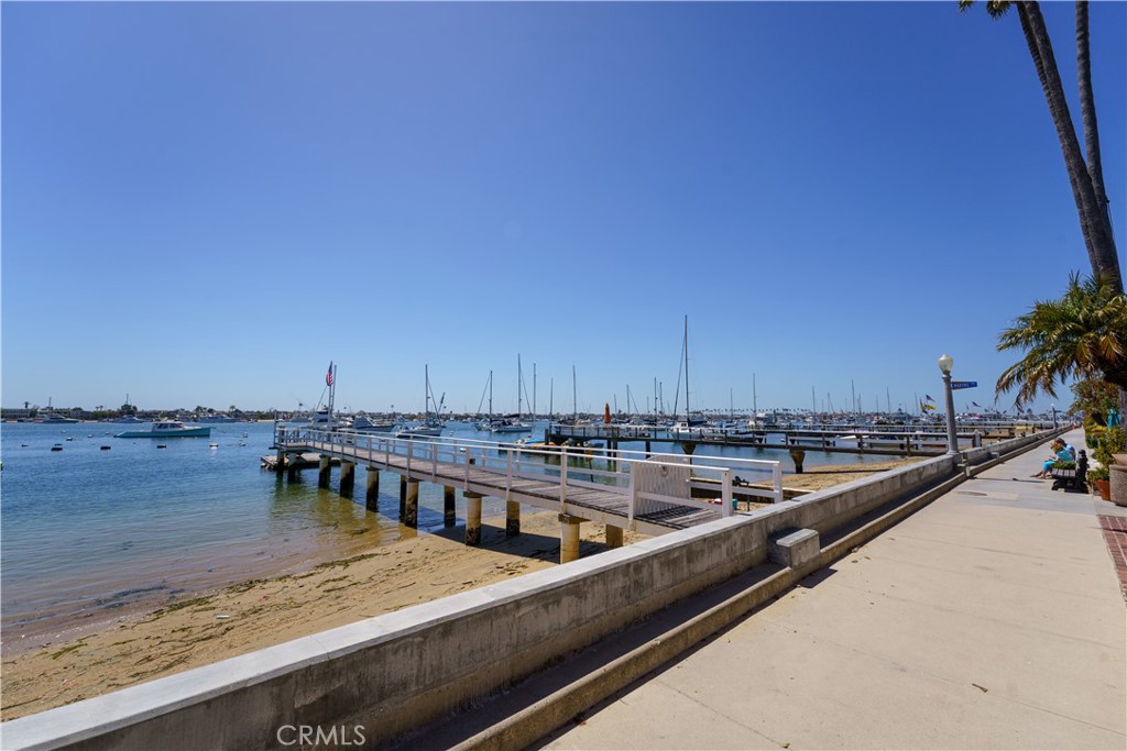 223 1/2 Sapphire Avenue