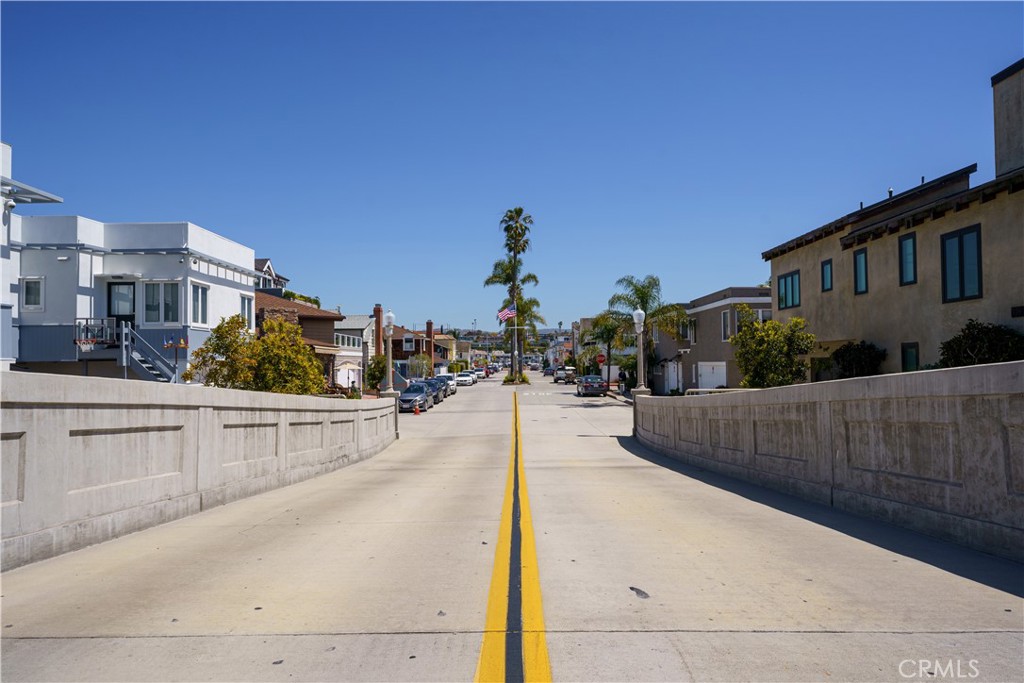 223 1/2 Sapphire Avenue