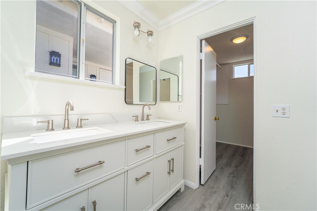 223 1/2 Sapphire Avenue