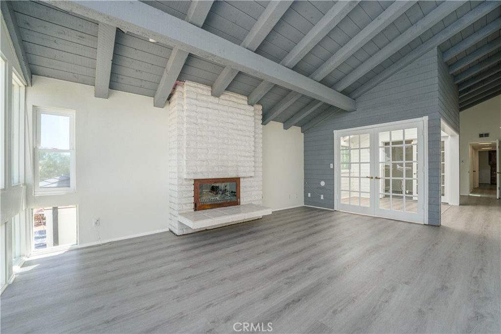 223 1/2 Sapphire Avenue