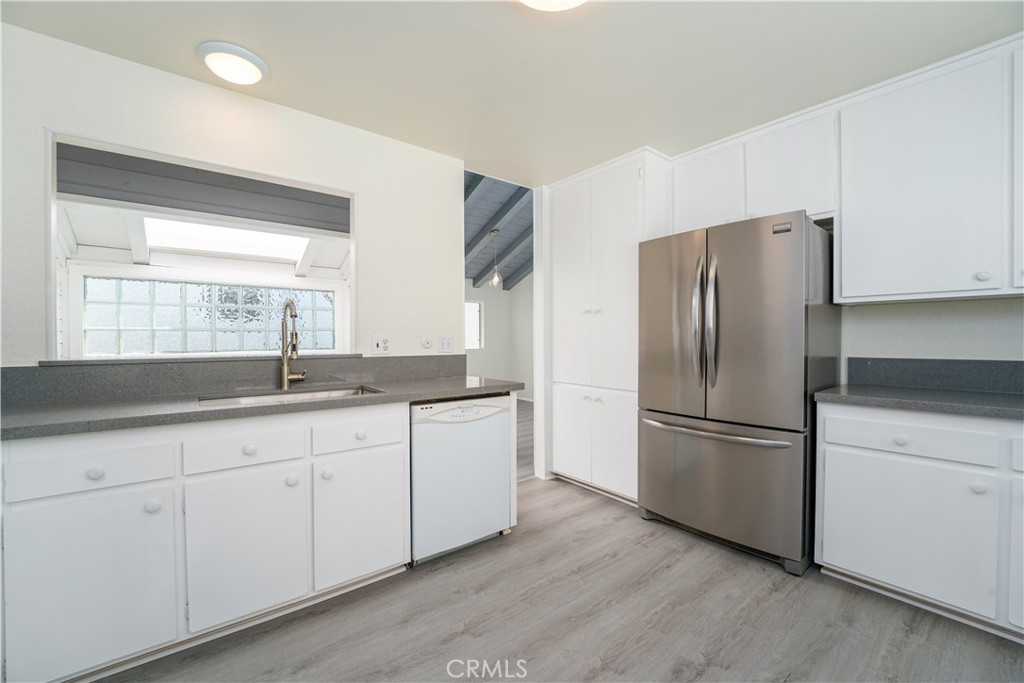 223 1/2 Sapphire Avenue