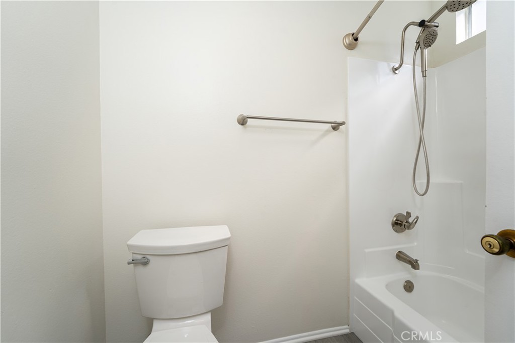 223 1/2 Sapphire Avenue