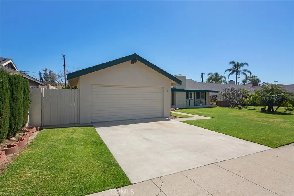 2745 N Pampas Street