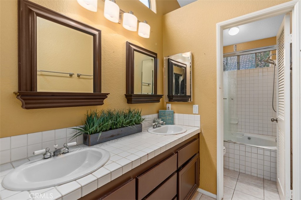 28 Santa Clara Street