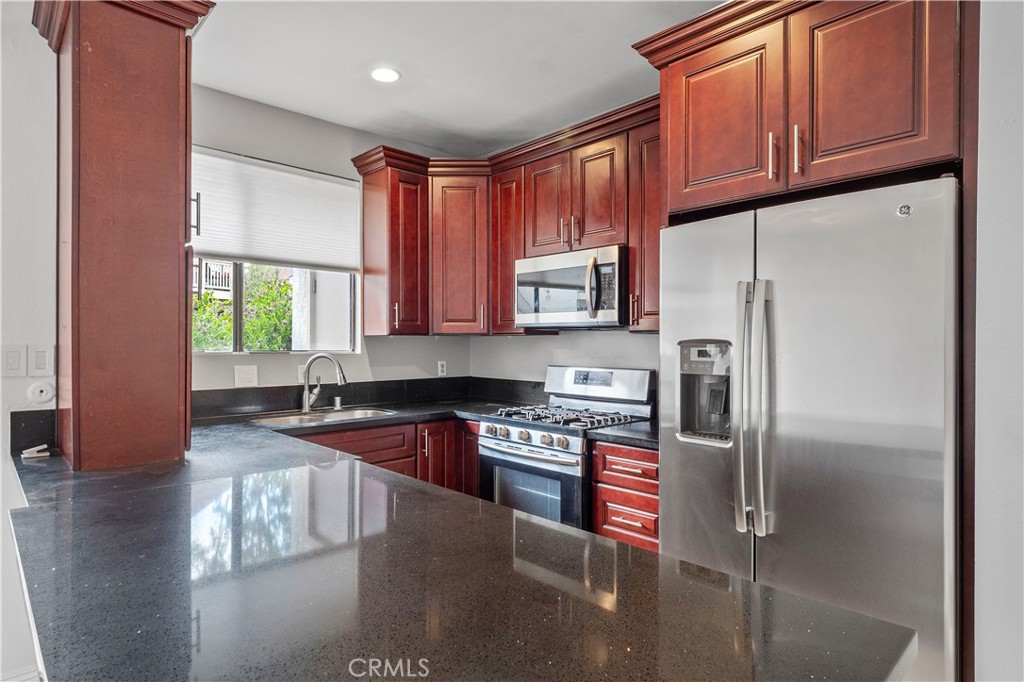 10520 Lakeside Drive N E