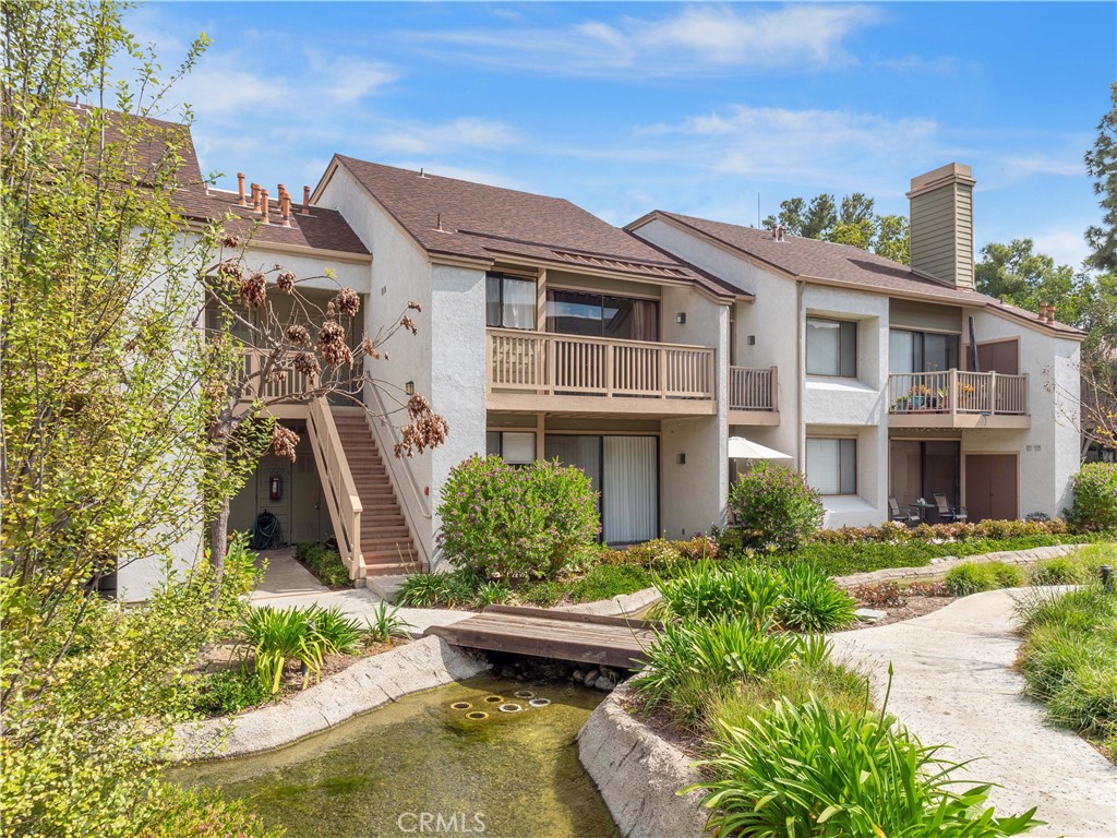 10520 Lakeside Drive N E