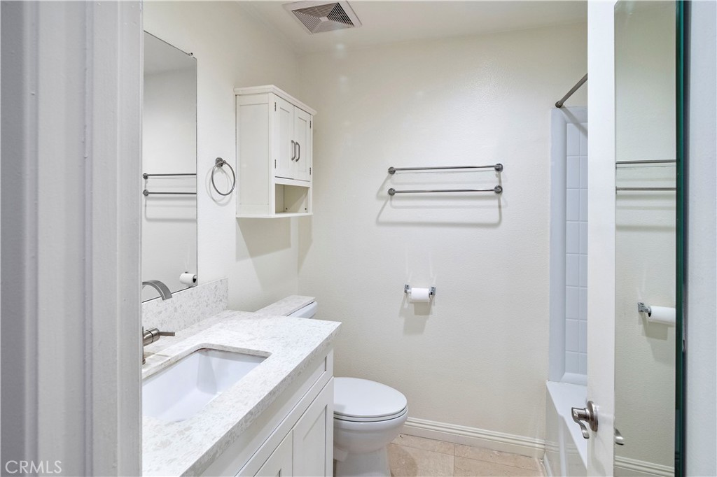 10520 Lakeside Drive N E