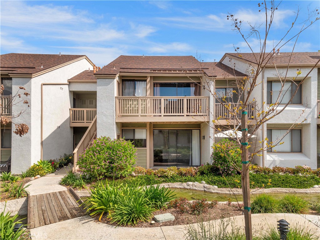 10520 Lakeside Drive N E