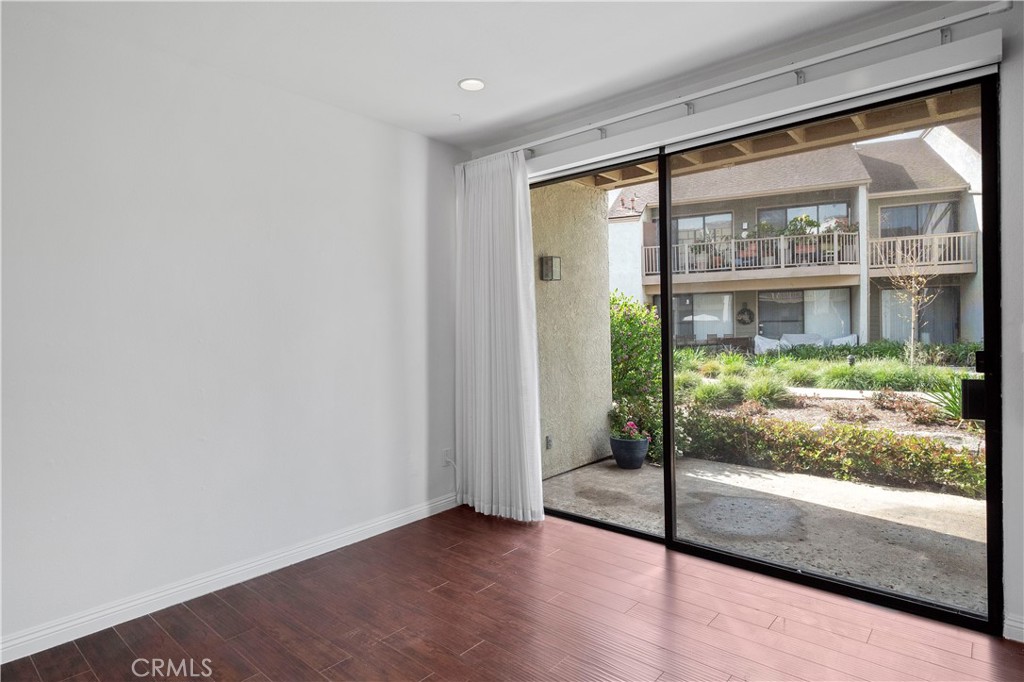 10520 Lakeside Drive N E