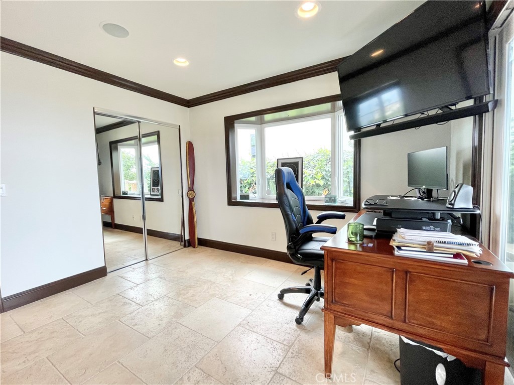 906 Avenida Salvador