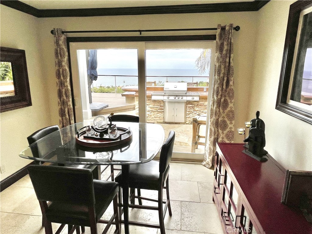 906 Avenida Salvador