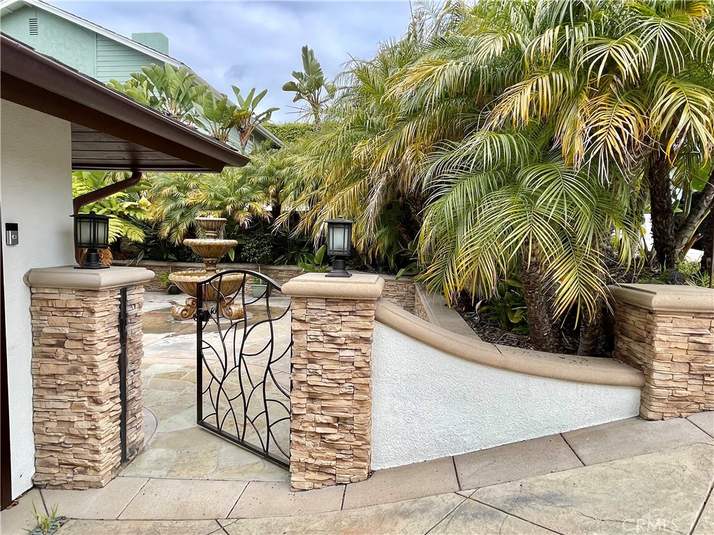 906 Avenida Salvador