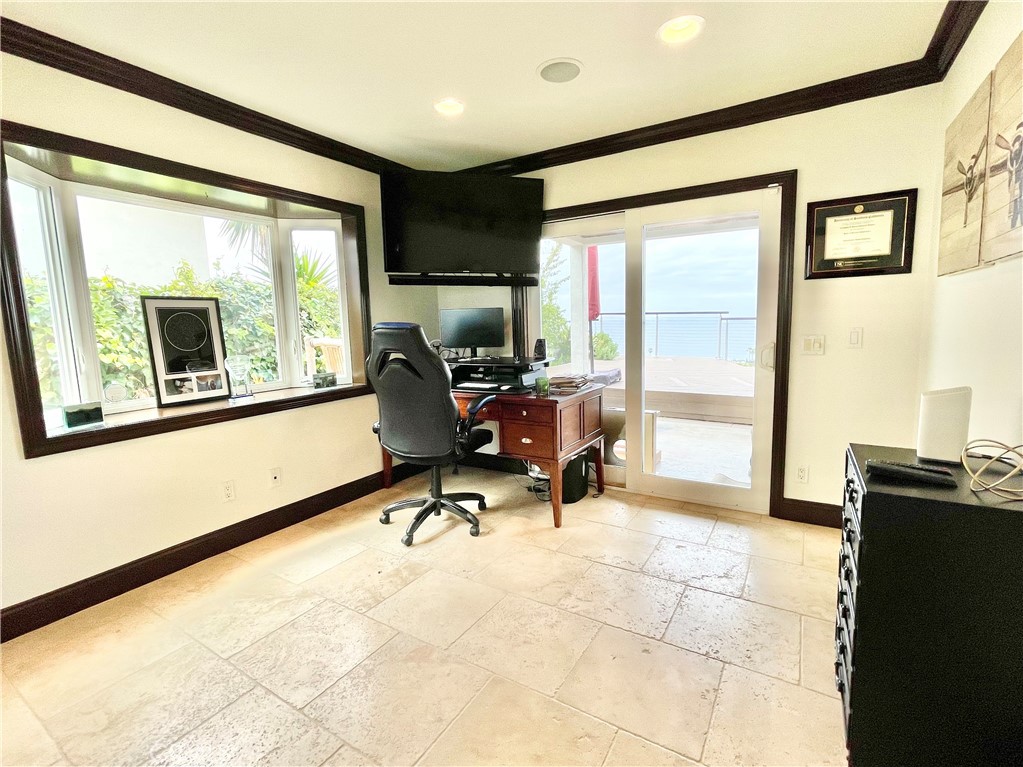 906 Avenida Salvador