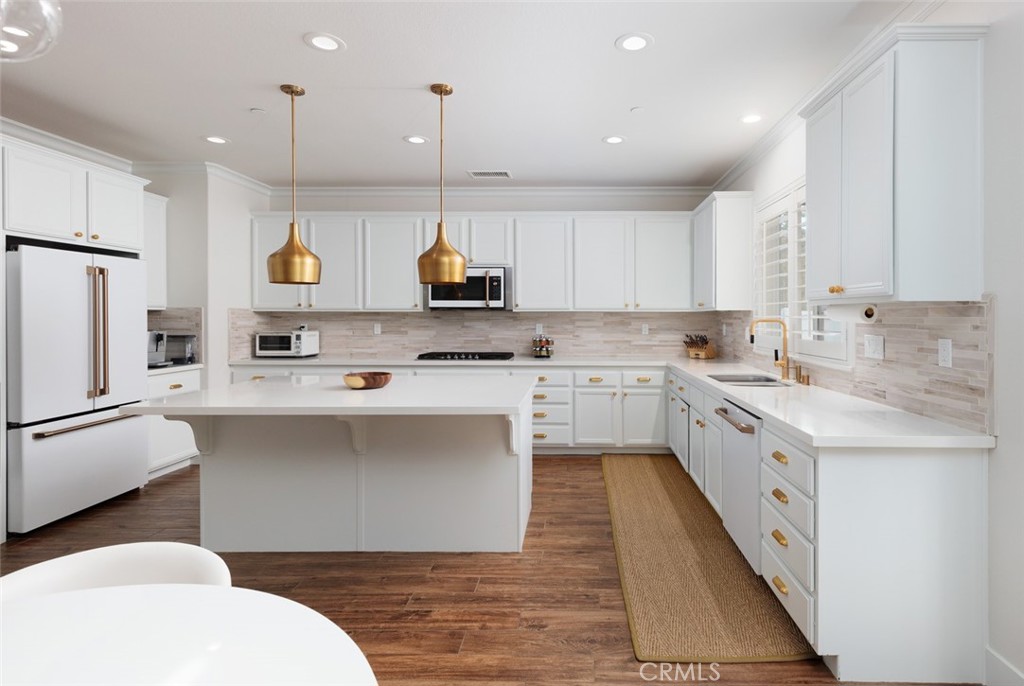 34189 Hourglass Street