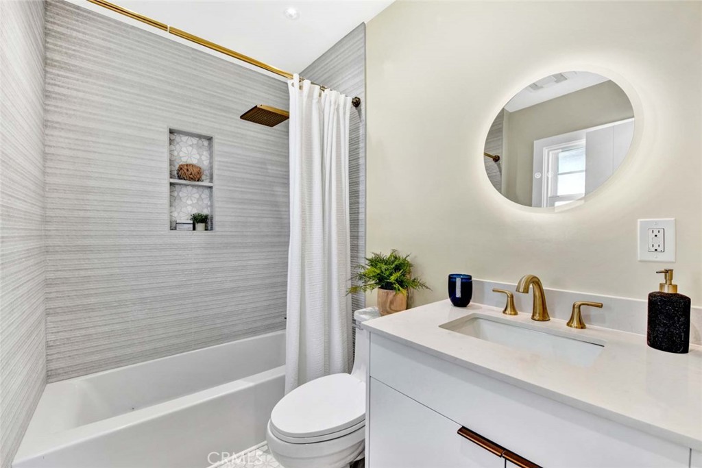 8272 Indianapolis Avenue