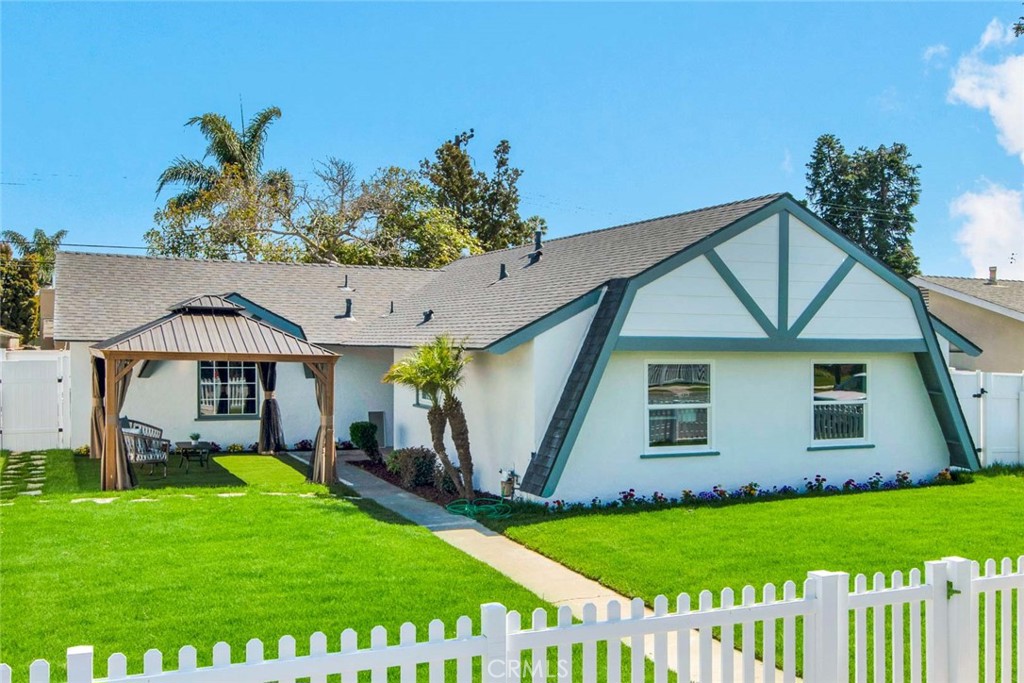 8272 Indianapolis Avenue