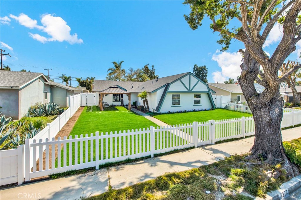 8272 Indianapolis Avenue