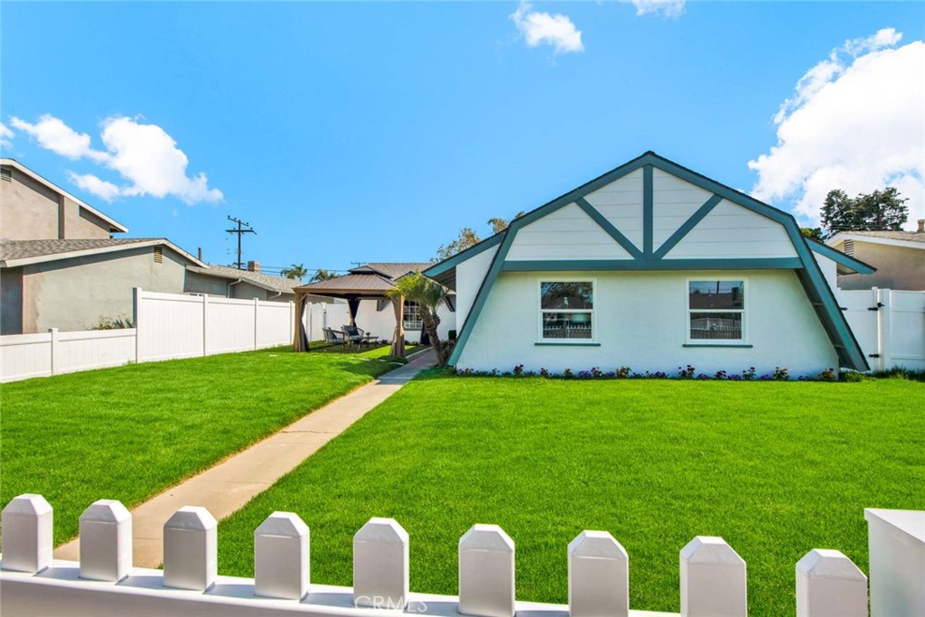 8272 Indianapolis Avenue