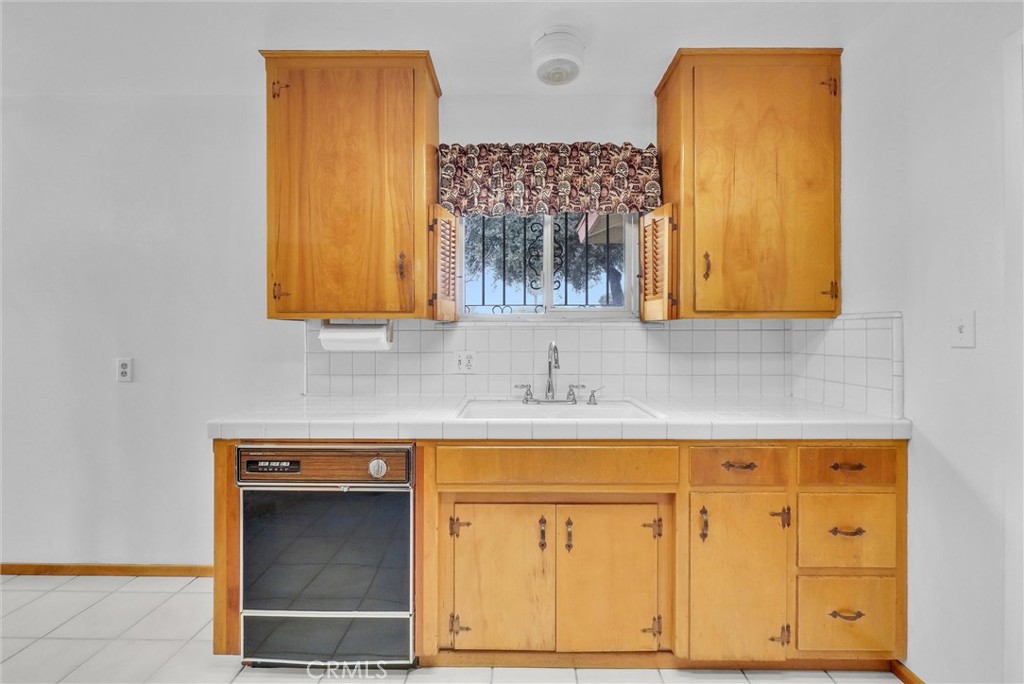 1052 Sheridan Avenue