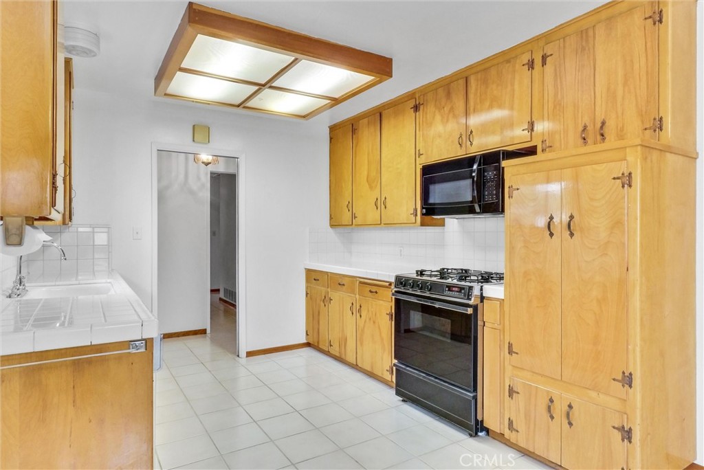 1052 Sheridan Avenue