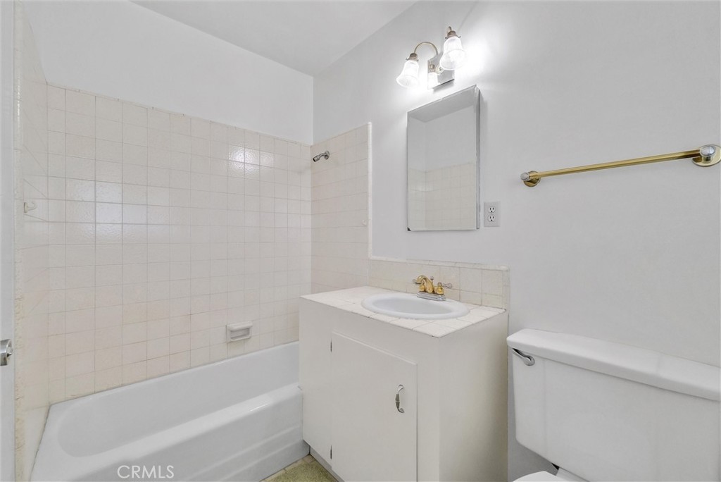 1052 Sheridan Avenue