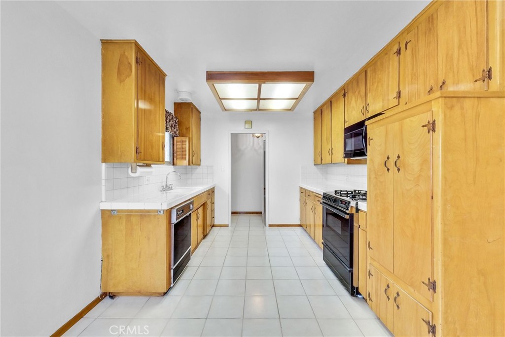 1052 Sheridan Avenue