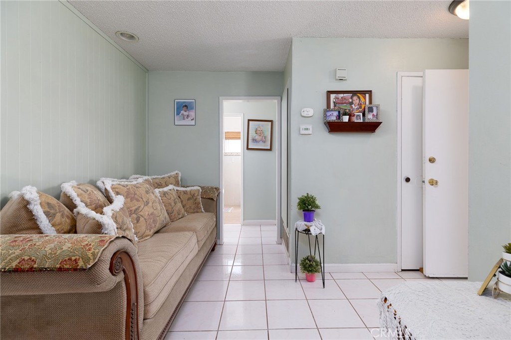 1085 Aquamarine Lane