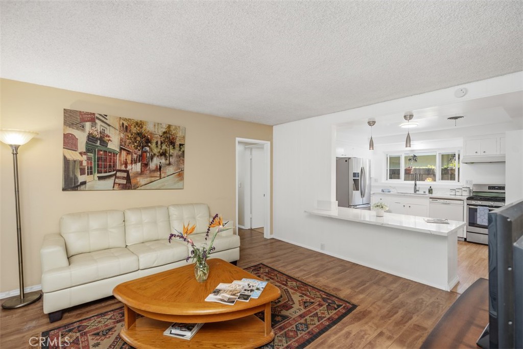 2823 N Flower Street