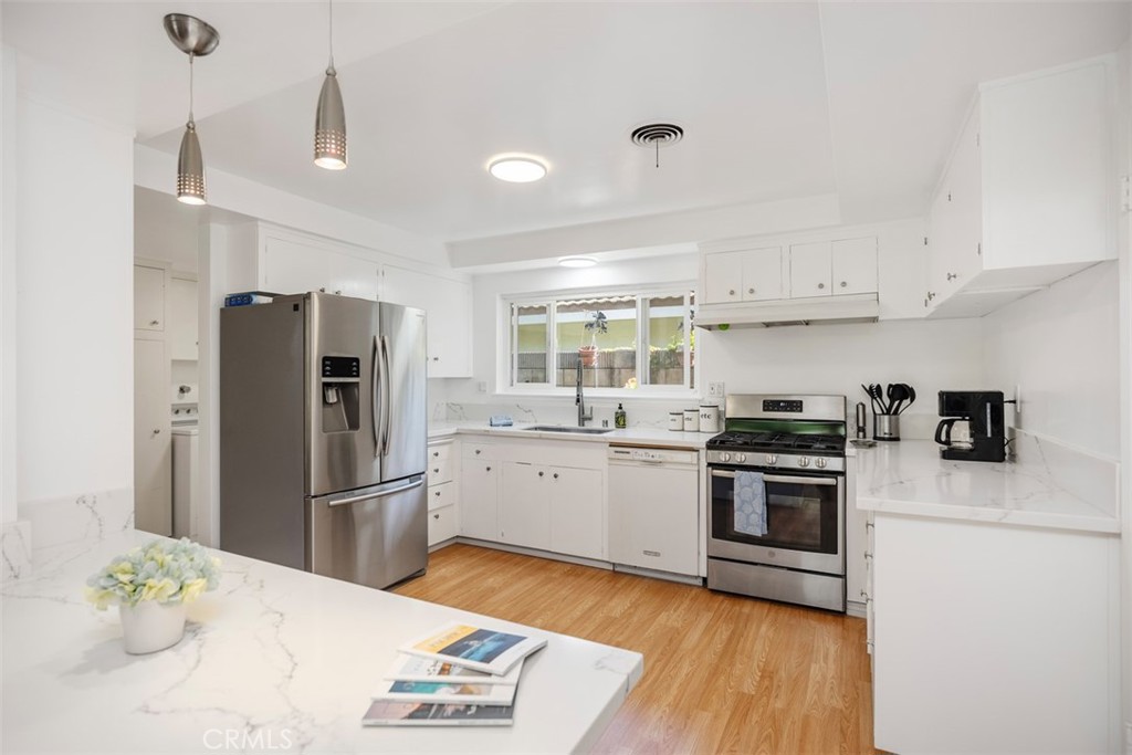 2823 N Flower Street