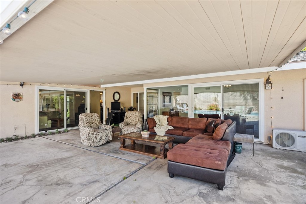 2823 N Flower Street