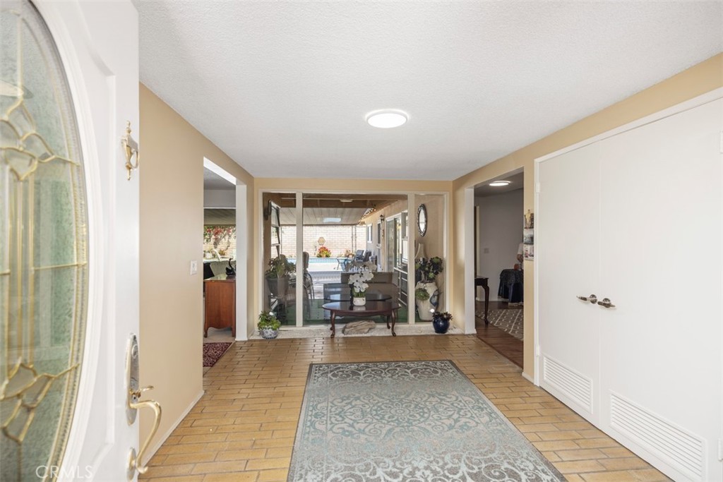 2823 N Flower Street