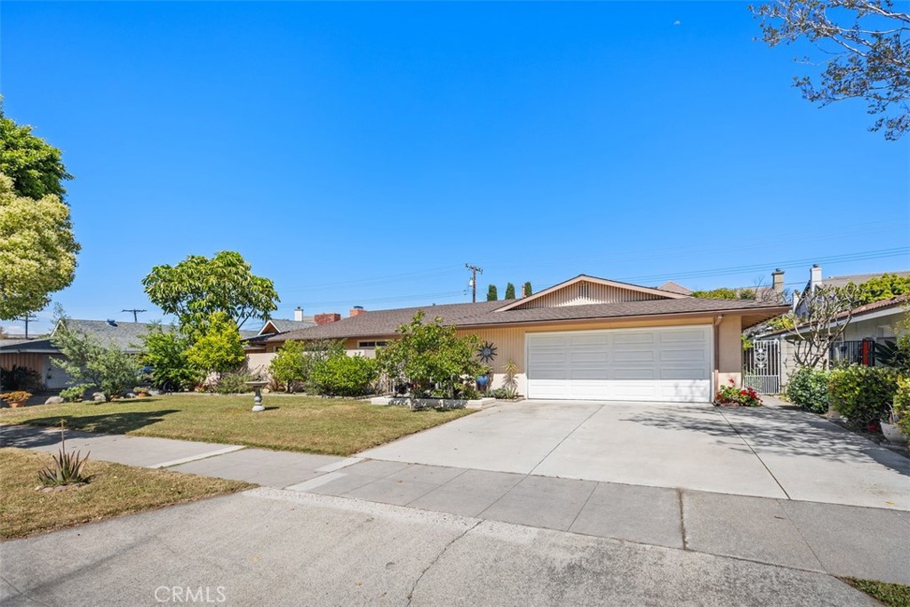 2823 N Flower Street