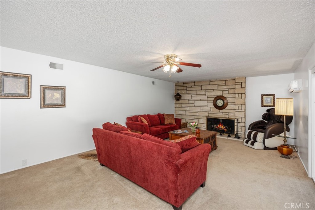 2823 N Flower Street