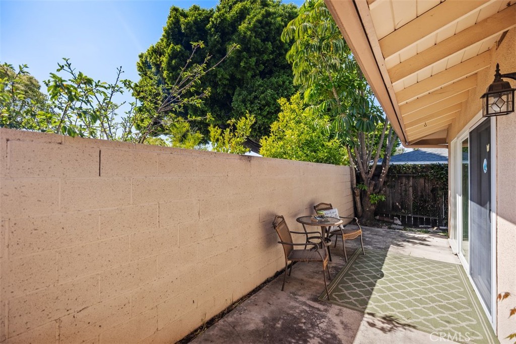 2823 N Flower Street