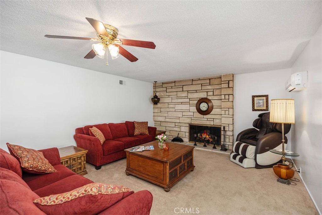 2823 N Flower Street