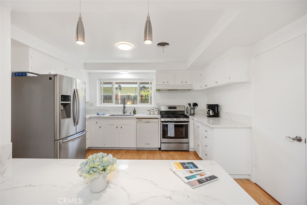 2823 N Flower Street