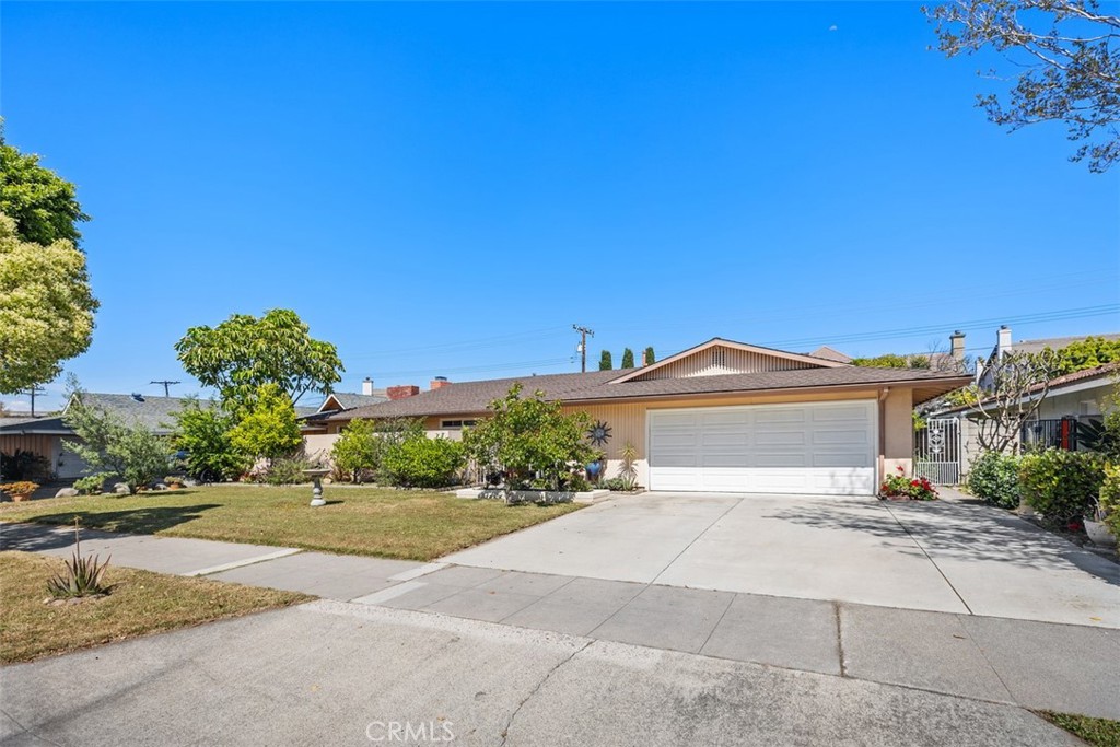 2823 N Flower Street