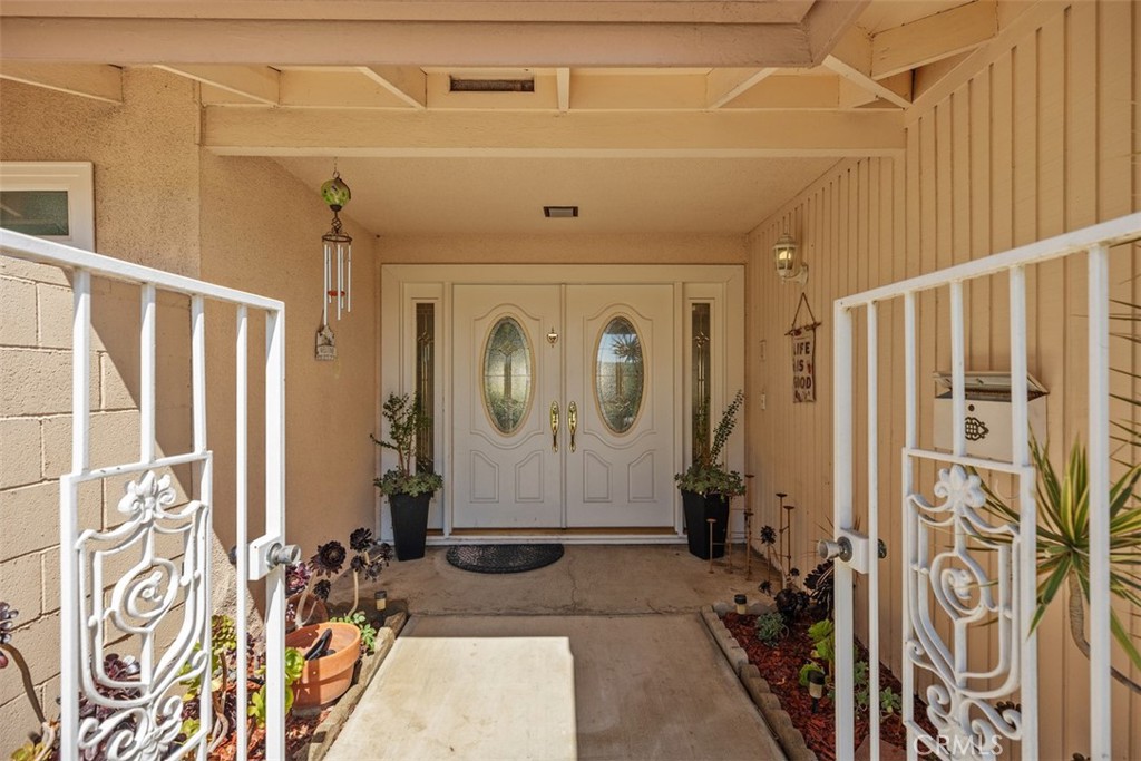 2823 N Flower Street