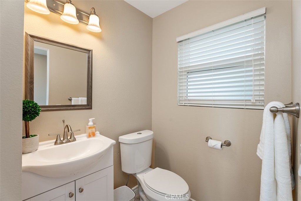 721 Calle Los Olivos