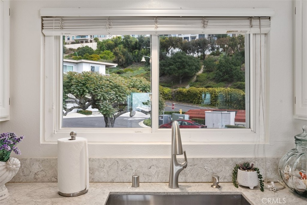 721 Calle Los Olivos