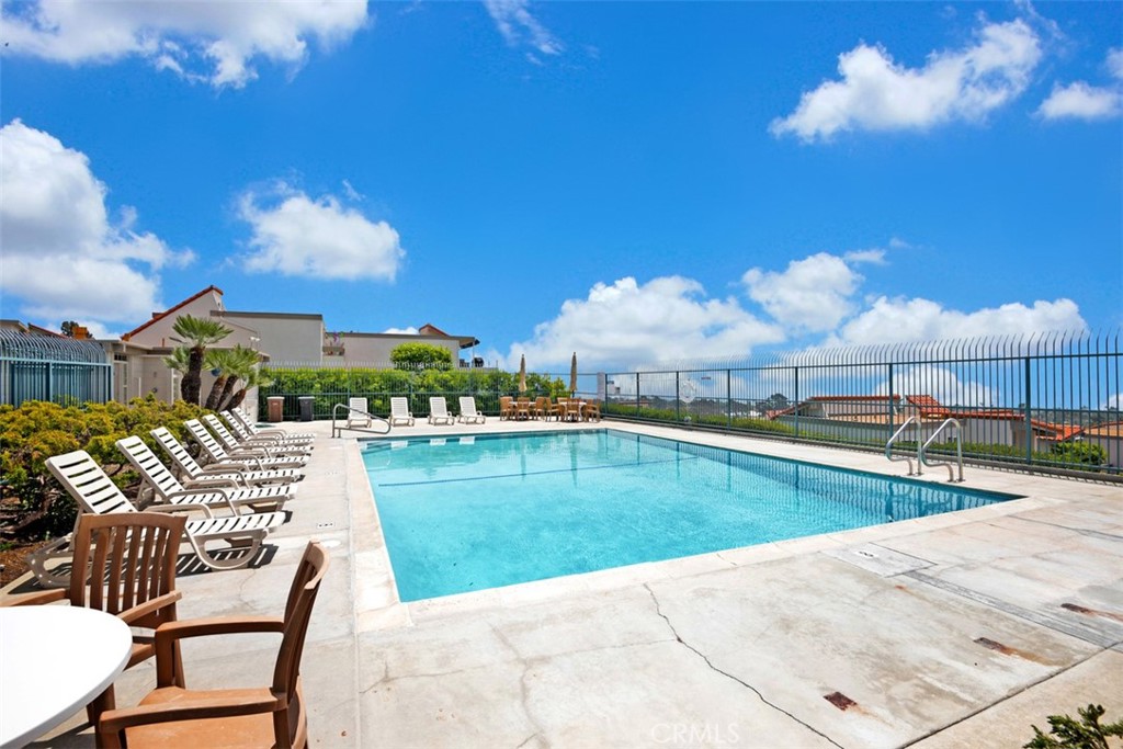 721 Calle Los Olivos