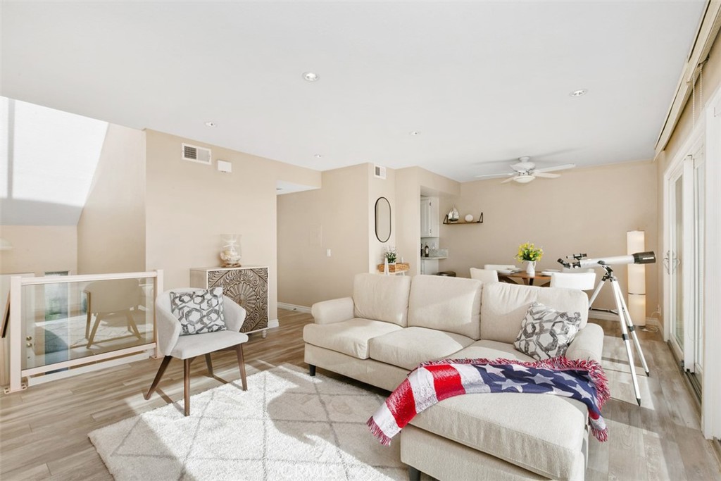 721 Calle Los Olivos